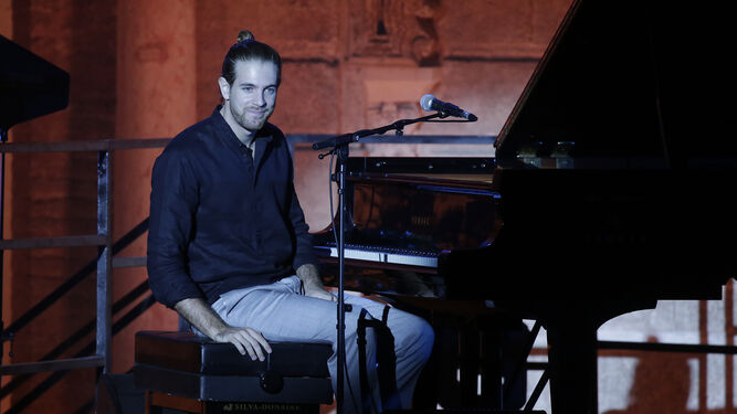El pianista Andrés Barrios en el Patio de la Montería.