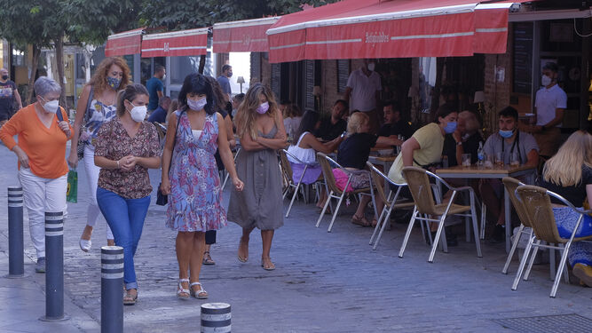 La resistencia en los ciudadanos de Sevilla: domingo de sol y mascarillas