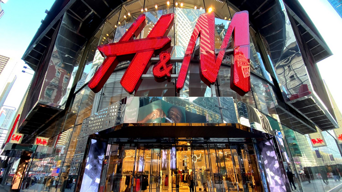 Fachada de la tienda H&M de Times Square (Nueva York).