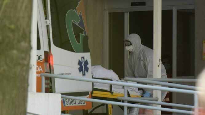 Las hospitalizaciones de pacientes con coronavirus en Granada continúan al alza