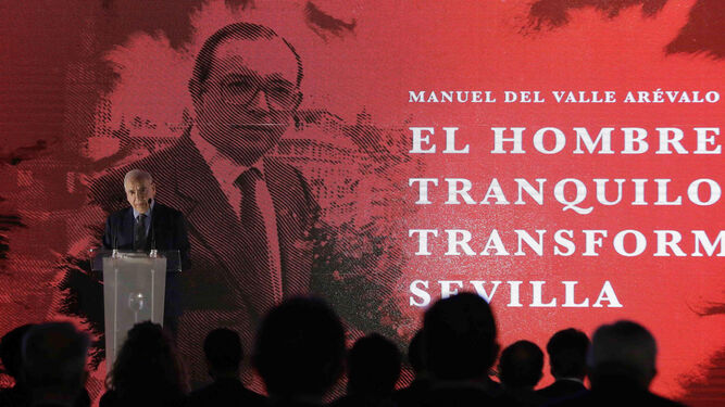 Alfonso Guerra durante su intervención en el homenaje a Manuel del Valle.