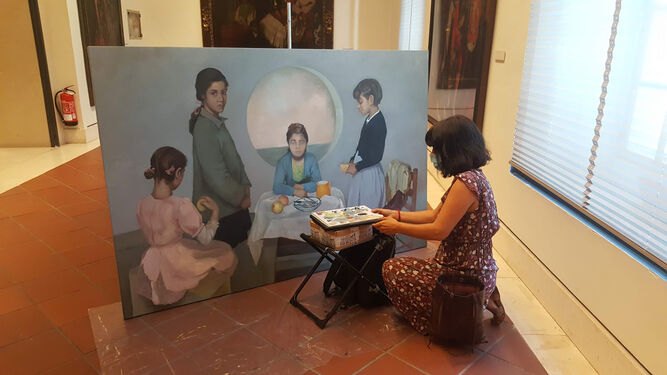 Concha Jiménez durante el proceso de creación de la obra en el Museo de Bellas Artes.