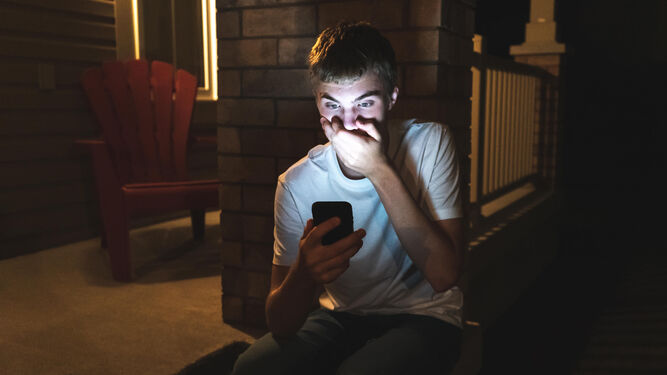 El uso sin control de las redes sociales está causando problemas como el 'sexting '.