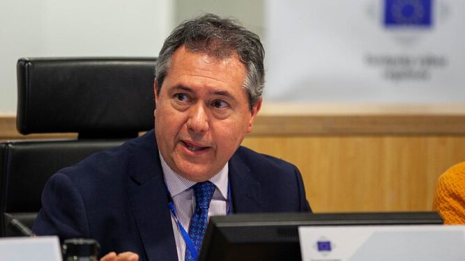 Juan Espadas, durante una sesión de trabajo en Bruselas en la comisión ENVE de medio ambiente, energía y cambio climático, que preside.