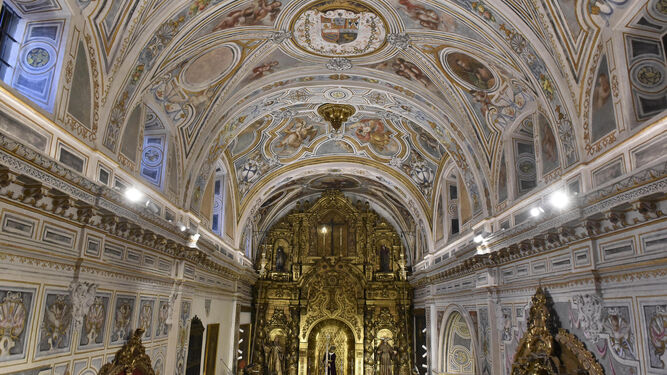 La Real Iglesia de San Antonio Abad con sus recuperadas pinturas.