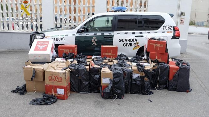 La Guardia Civil desarticula una organización de contrabando de tabaco y detiene a 29 personas