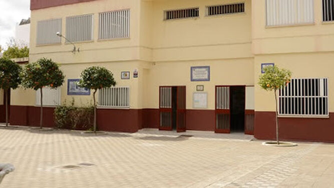 Patio del colegio Arias Montano, en el Distrito Macarena de Sevilla.