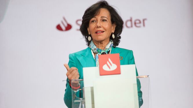 Ana Botín , presidenta del Banco Santander, en la junta de accionistas de este lunes.