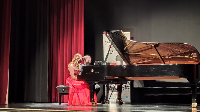 Laura Sierra y Manuel Tévar forman el Iberian & Klavier Piano Dúo