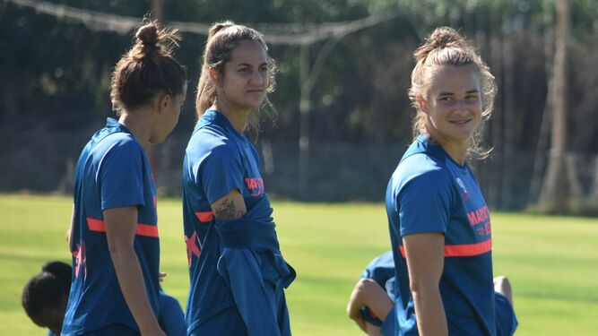 Varias jugadoras del Sevilla Femenino, en un entrenamiento.