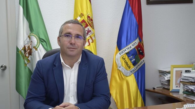 El alcalde de Los Palacios, Juan Manuel Valle (IU-IP).