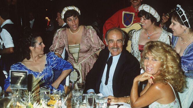 Sean Connery y Micheline Roquebrune en una fiesta de cumpleaños en Marbella.