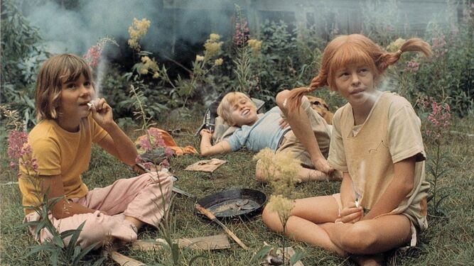 Pippi, Tommy y Anika en plena sesión fumadora