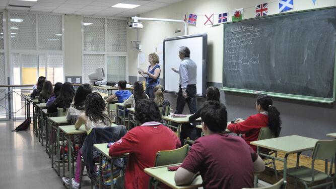 Los alumnos de un instituto durante la realización de un examen.
