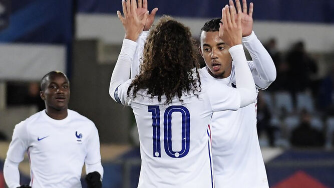Koundé celebra un gol con la selección francesa sub 21
