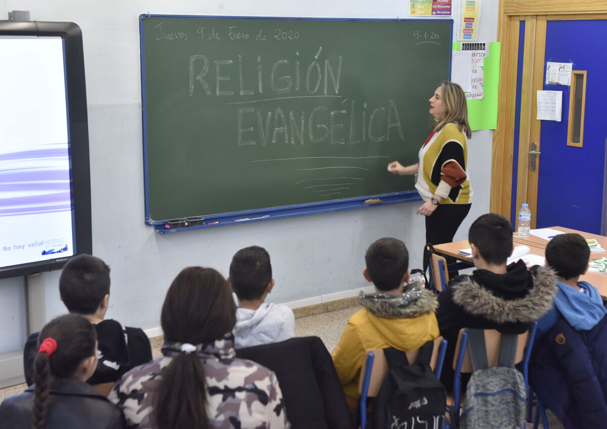 Clases de Religión Evangélica en un colegio del Polígono Sur de Sevilla.