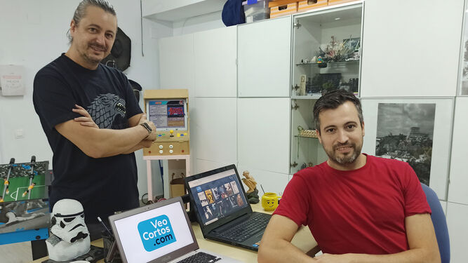 Los sevillanos Daniel y Miguel Muñoz, creadores de la plataforma gratuita VeoCortos.