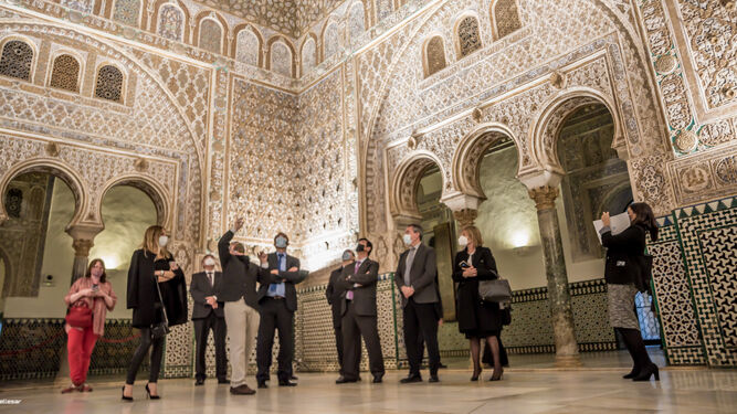 Recepción en el Alcázar para algunos de los participantes en el TIS.