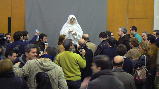 Presentación de la Virgen de la Estrella tras la restauración acometida por el IAPH hace diez años.