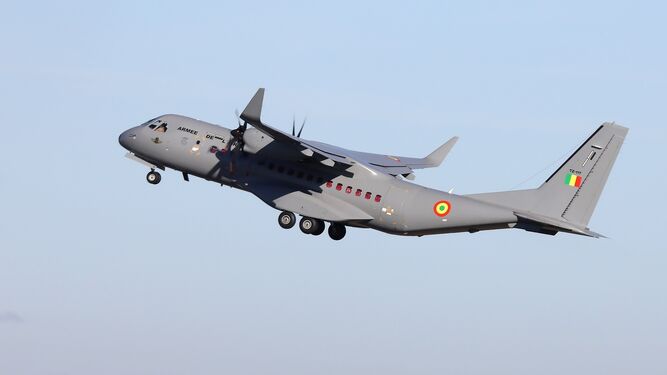 Imagen del primer Airbus C295 entregado a la República de Malí.