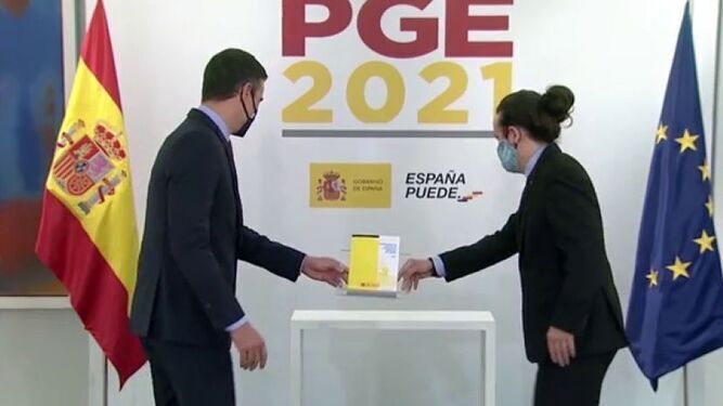 Iglesias y Sánchez en el acto de presentación de los PGE 2021