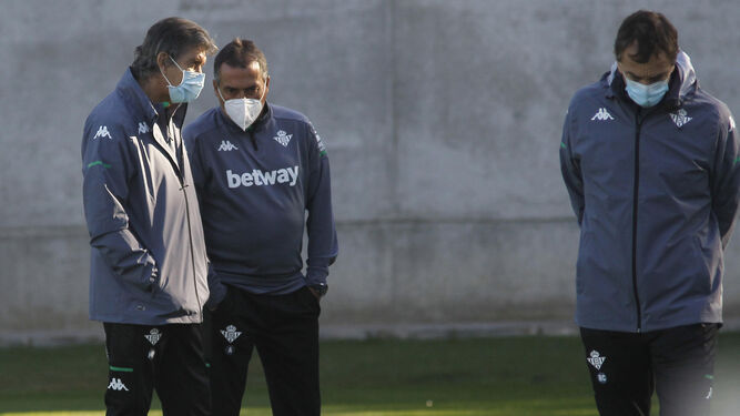 Pellegrini junto a Alexis y Rubén Cousillas, en un entrenamiento.