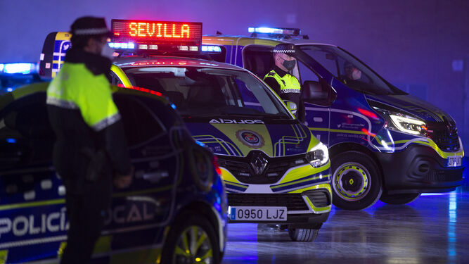 La presentación de los nuevos vehículos de la Policía Local de Sevilla, en imágenes