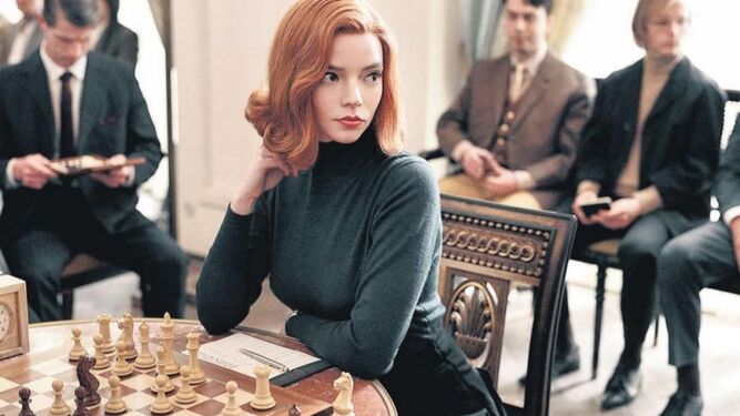 Anya Taylor-Joy en el papel de una ajedrecista en los años 60 en 'Gambito de dama'.