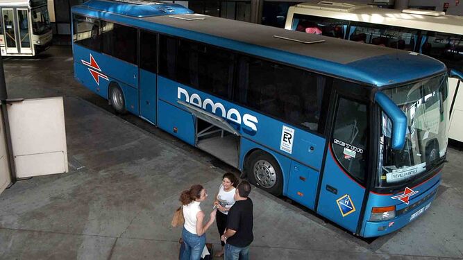 Un autobús de Damas en la estación de Sevilla