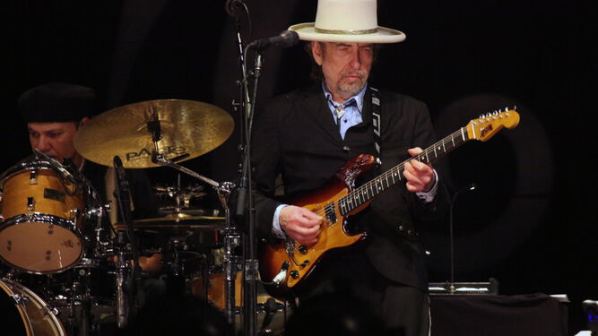 Bob Dylan actuando en Tel Aviv en 2011.