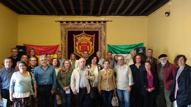 Miembros de la Coordinadora Andaluza por la Memoria Histórica, en la asamblea constituyente de Ronda.
