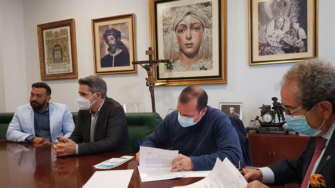 Firma del convenio entre la Hermandad de la Macarena y la Fundación Diagrama.