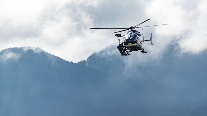 Un helicóptero de la gendarmería, en los Alpes.