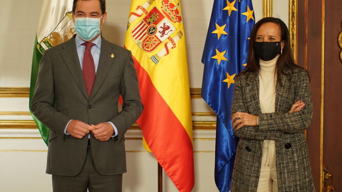 Juanma Moreno y Beatriz Corredor, ayer, en Sevilla.