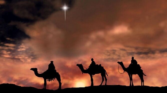 La tradición cristiana dice que tres reyes siguieron una estrella hasta Belén donde Jesús nació