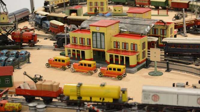 '¡Pasajeros al tren! El juguete ferroviario español' estará en la Sala de Exposiciones del Ayuntamiento de Tomares hasta el 23 de enero.