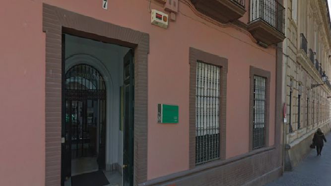 La Junta vende una casa señorial por 2,4 millones en la calle San Gregorio.