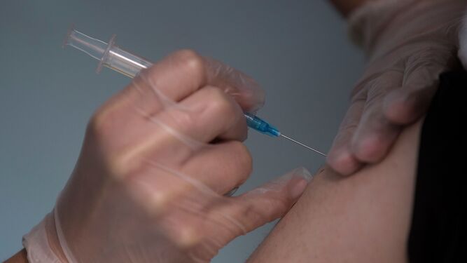 Aplicación de una vacuna contra el Covid.