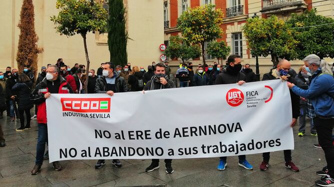 Manifestación de trabajadores de la planta de Aernnova en Sevilla