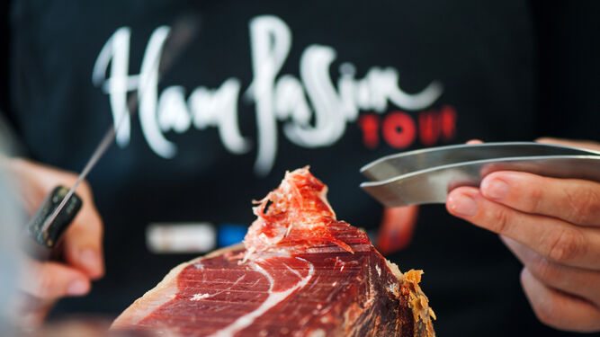Cata de jamón ibérico durante el “Ham Passion Tour”, campaña promocional que ha durado tres años.