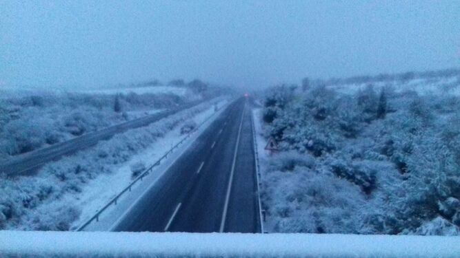 Borrasca Filomena en Andalucía: 12 carreteras afectadas en Granada y Almería por nieve y lluvia
