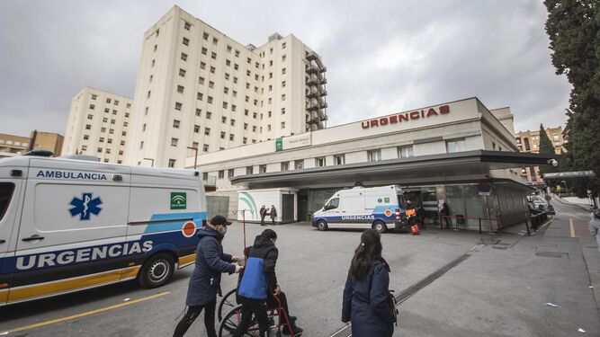 Urgencias del hospital Virgen de las Nieves de Granada, en una imagen reciente