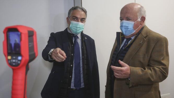 Los consejeros de Presidencia y Salud, Elías Bendodo y Jesús Aguirre, respectivamente, ayer en Málaga.