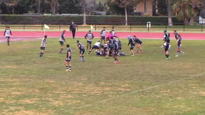 Lance de juego del partido del Mairena Rugby en Cáceres.