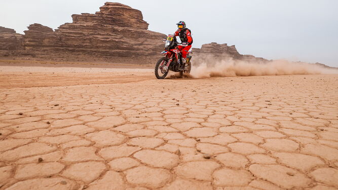 Joan Barreda, en acción durante la etapa de ayer del Dakar por el desierto de Arabia Saudí.