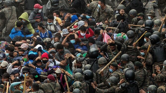 La actuación a la fuerza del Ejército y la Policía Nacional guatemalteca