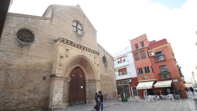 La fachada de la iglesia de Santa Marina, en la calle San Luis.