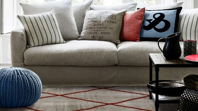 Descubre las alfombras con las que hacer que tu salón parezca más grande.