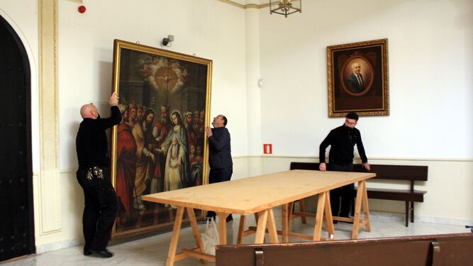 Traslado del lienzo ‘Los desposorios de la Virgen’, propiedad de la Hermandad del Gran Poder, para su restauración.