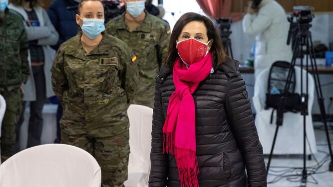 La ministra de Defensa, Margarita Robles, visitando este jueves la Brigada de Sanidad en Pozuelo (Madrid).